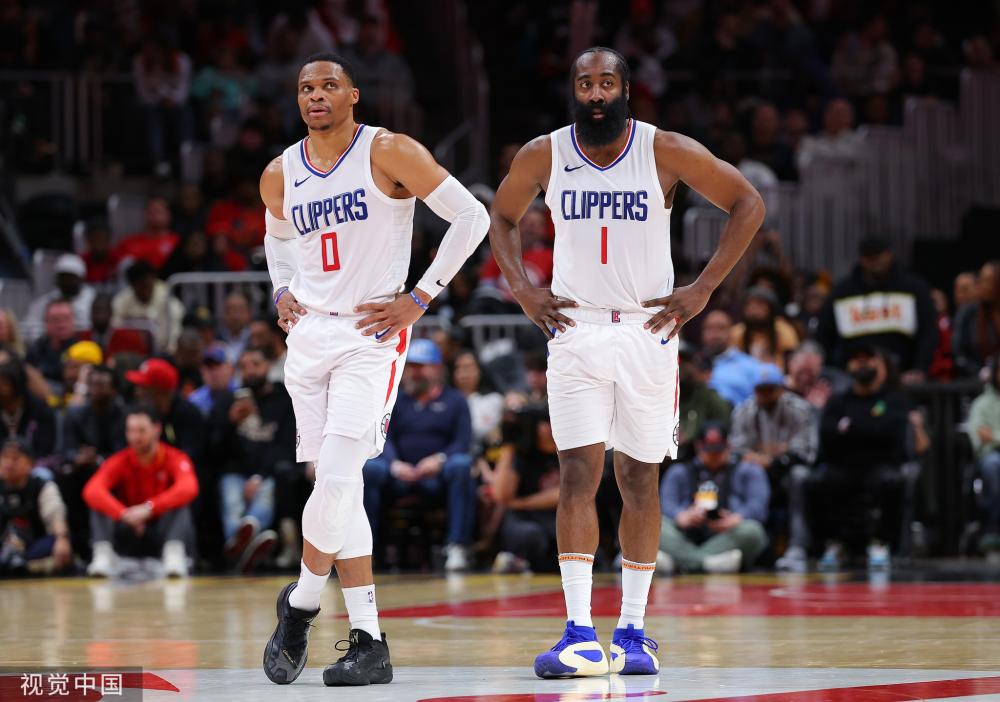 更因为他在 更因为他在