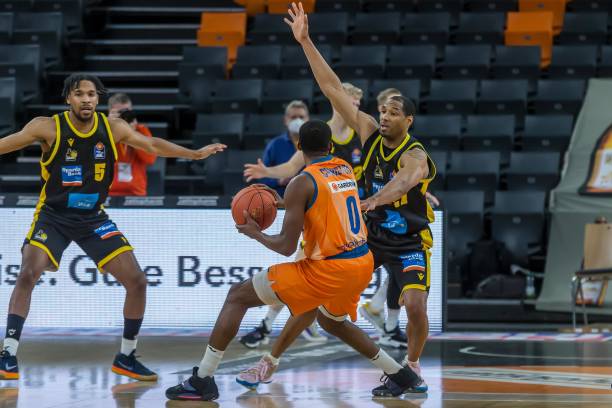 办青少年锦 办青少年锦