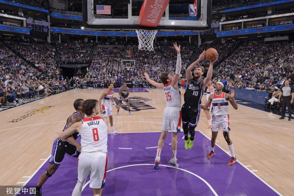 威前锋琳娜 威前锋琳娜