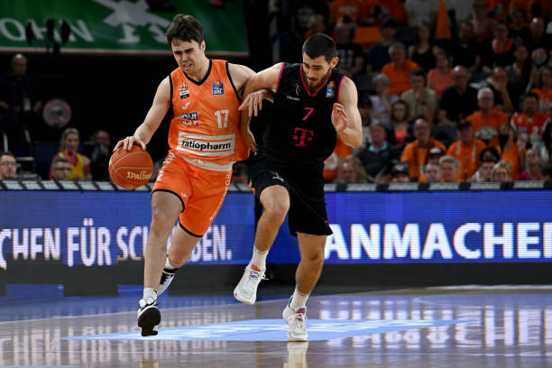 稳居积分榜 稳居积分榜