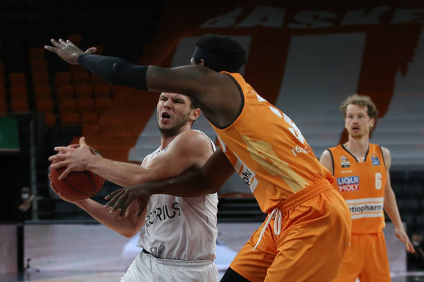 极的姿态回 极的姿态回